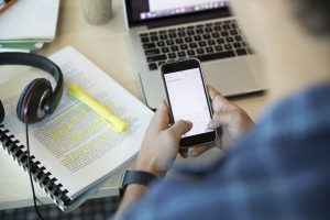 How Smartphones Help Students in Writing Their Essays